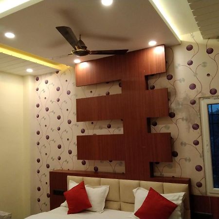 Hotel Delight Deluxe Pipra Dewās 外观 照片
