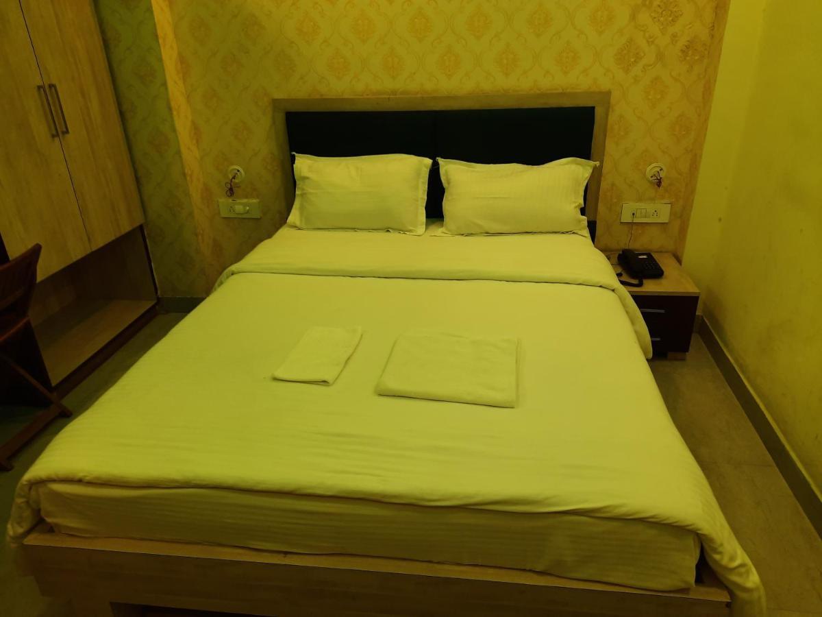 Hotel Delight Deluxe Pipra Dewās 外观 照片