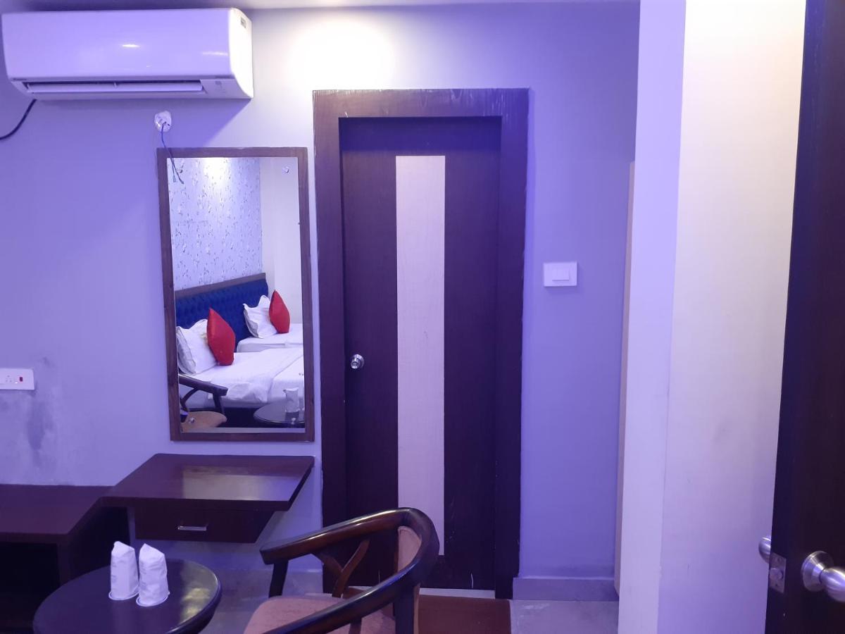Hotel Delight Deluxe Pipra Dewās 外观 照片