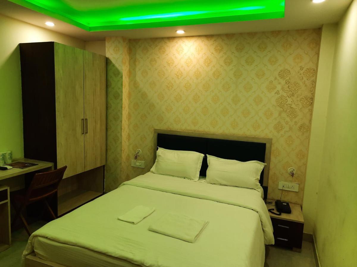 Hotel Delight Deluxe Pipra Dewās 外观 照片