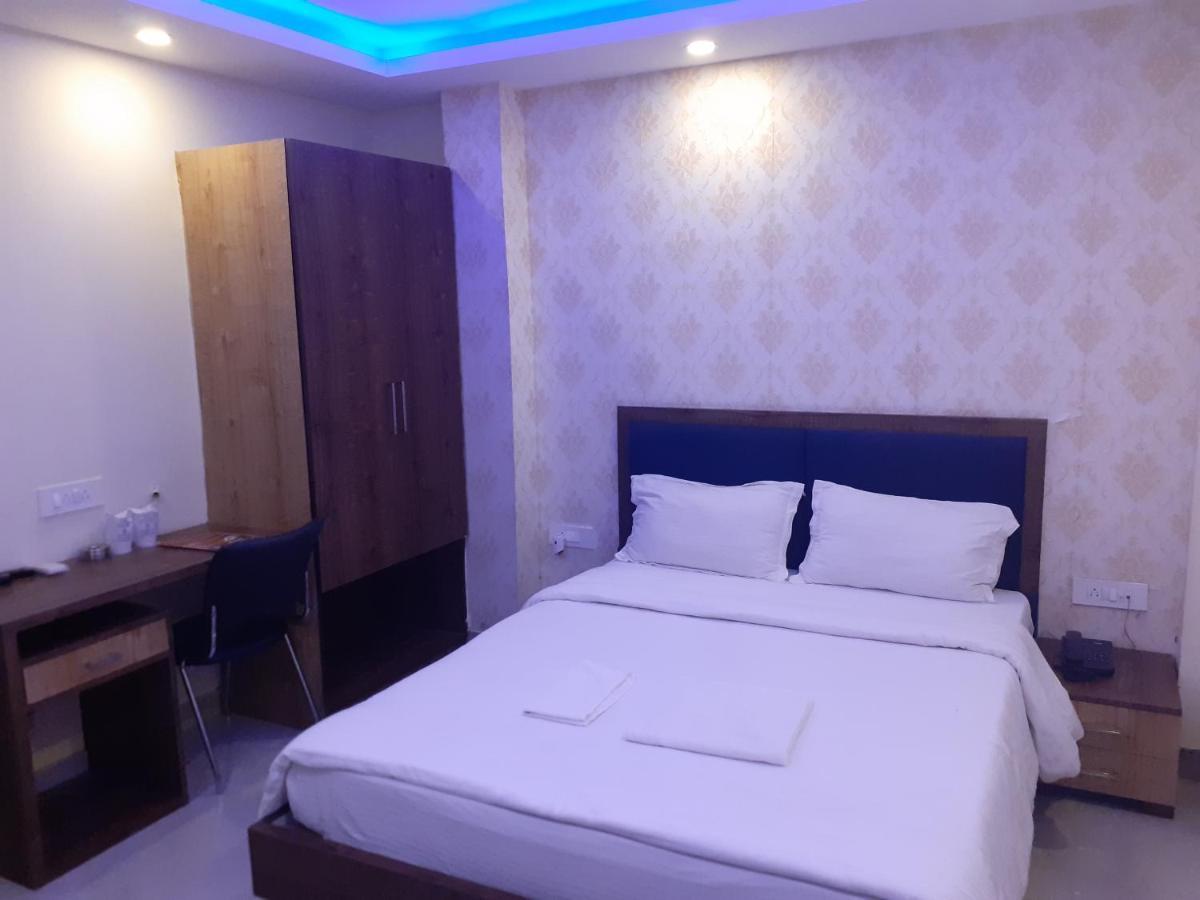 Hotel Delight Deluxe Pipra Dewās 外观 照片